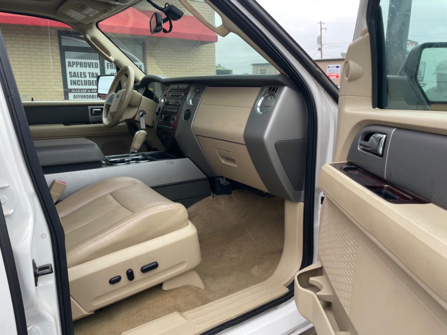 2011 White Ford Expedition (1FMJU1H56BE) with an V8, Flex Fuel, 5.4 Liter engine, Automatic, 6-Spd w/Overdrive transmission, located at 8008 Warden Rd, Sherwood, AR, 72120, (501) 801-6100, 34.830078, -92.186684 - Photo#8